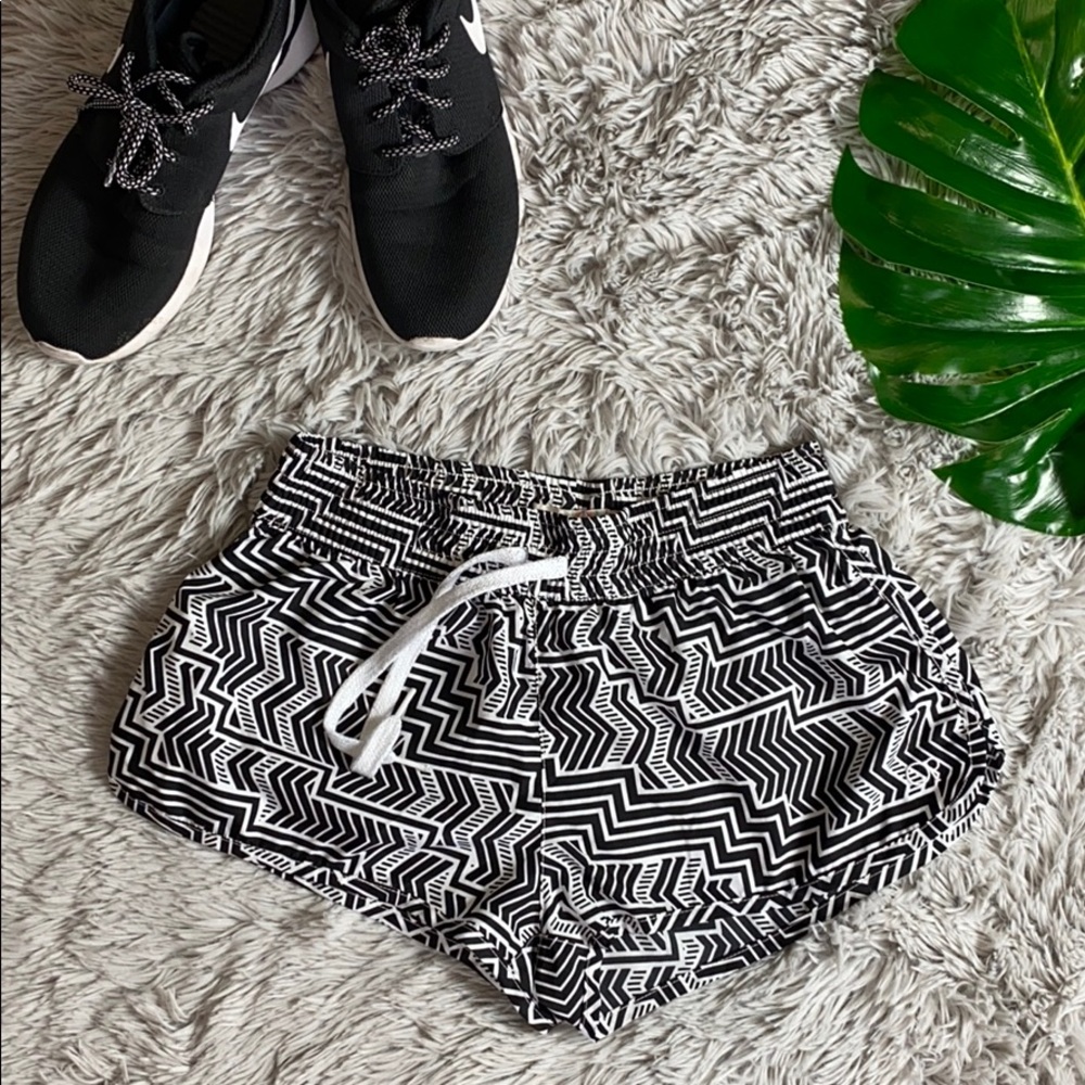 OP black and white patterned shorts size S